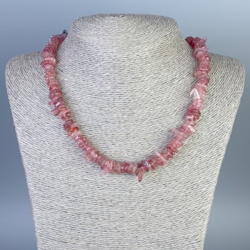 Collar de cuarzo fresa en chips, diámetro 8-14×3 mm ±, longitud 45 cm, con cierre