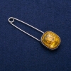 Broche-alfiler con cabujón de ámbar sintético (22×77 mm), metal plateado