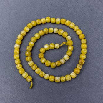 Cuentas de jadeíta amarilla facetadas en cubos, en hilo, diámetro 5 mm, longitud 37 cm +/-