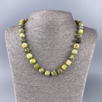 Collar de jadeíta amarilla natural facetado en cubos, diámetro 9x9 mm ±, longitud 50 cm +